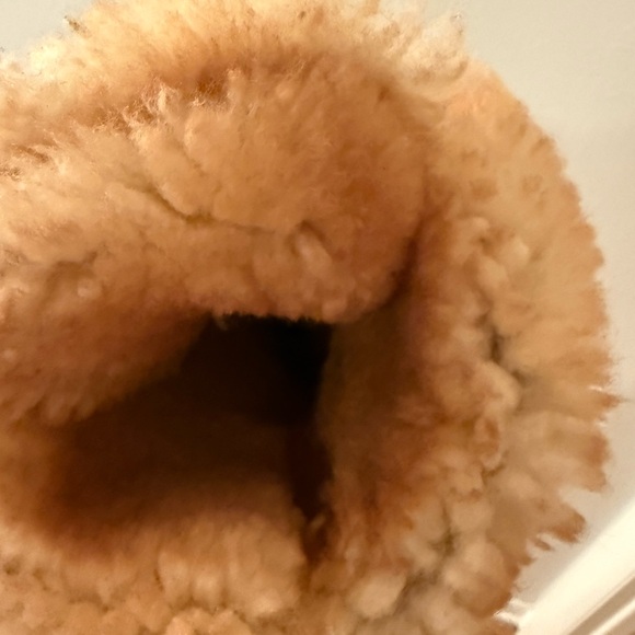 Great used condition! Brown Shearling-Lined Boots. - Picture 4 of 7